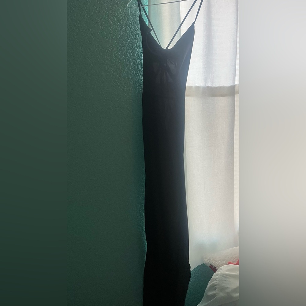 Long black dress with slit on the leg with open back